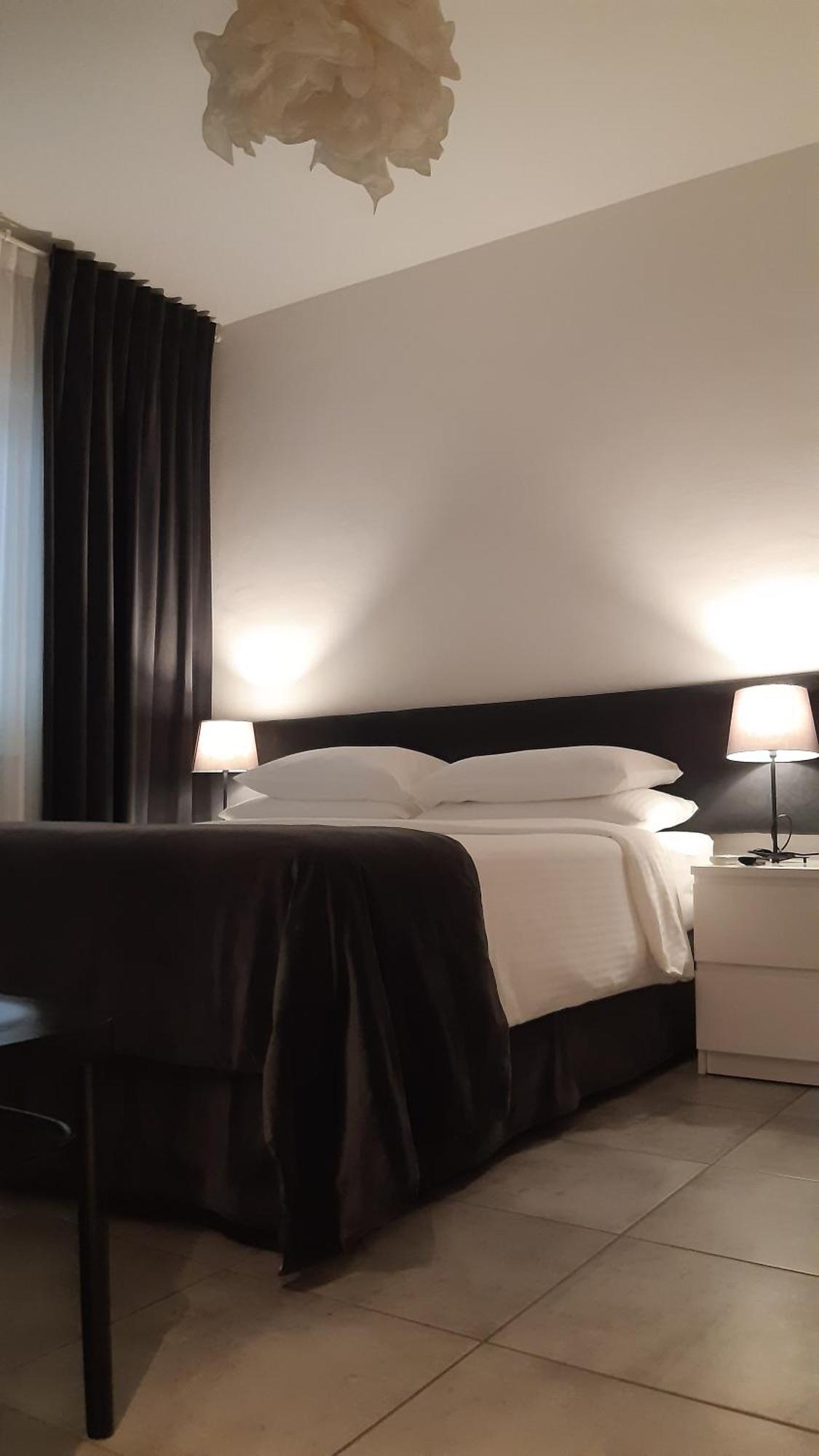 Hotel La Duchessa à Alba  Extérieur photo